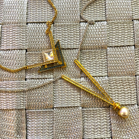 HOST PICK SWAROVSKI Gatsby NWT Pearl Blue & Clear Crystal Necklace & Earring Set - Picture 4 of 5